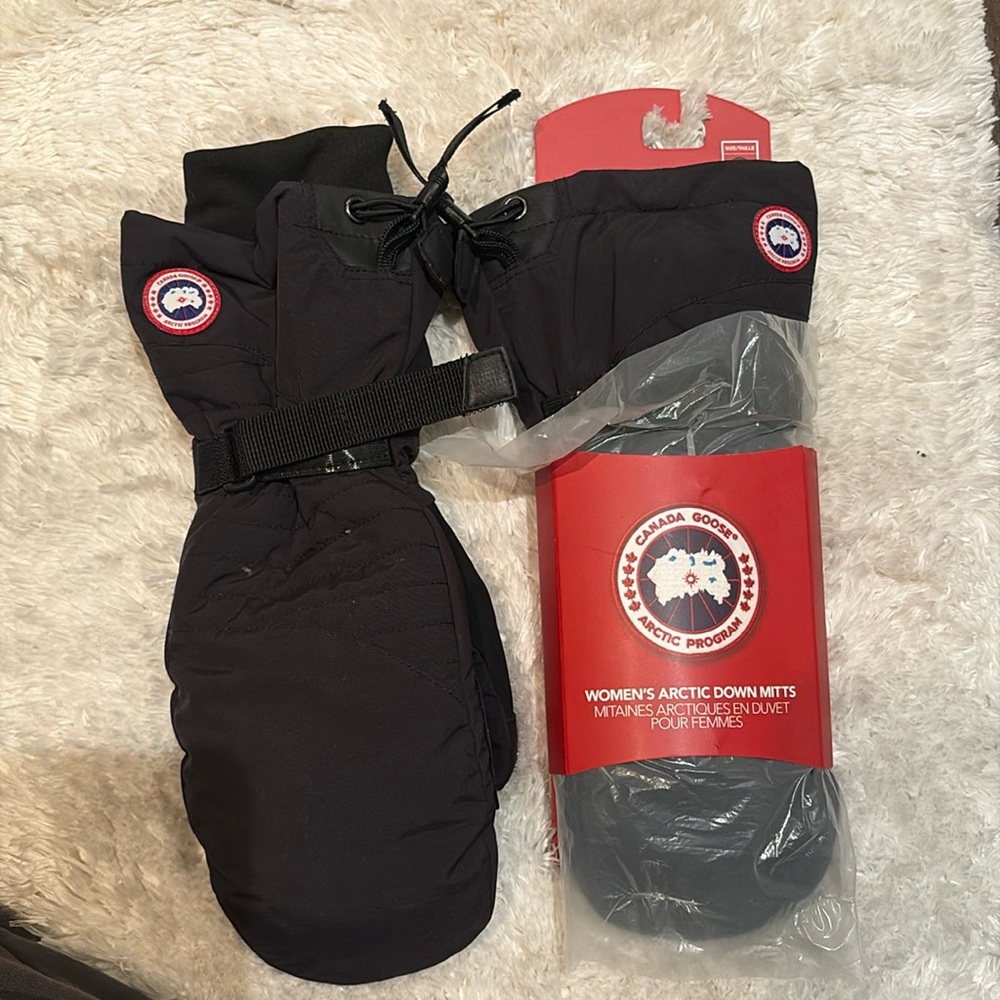 NWT Canada Good Artic Down Mitts